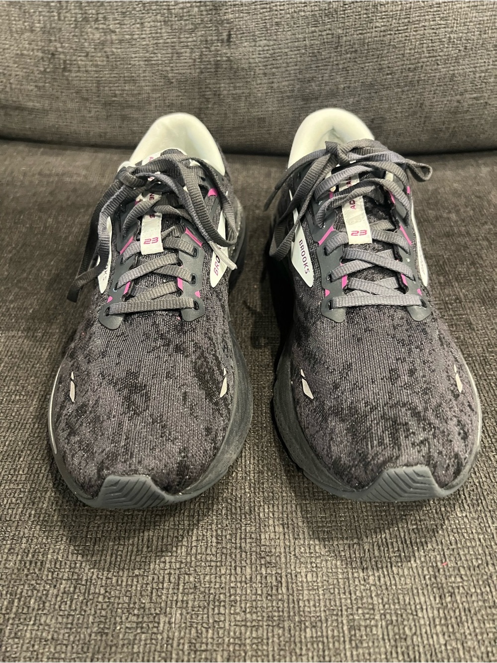 Brooks Women's Dark Gray Running Sneakers with Pink Highlights